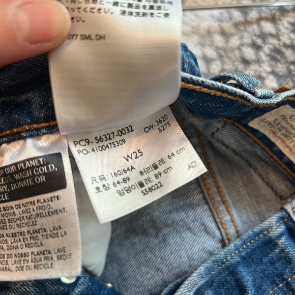 Women’s Levi 501 Shorts - Picture 3 of 4